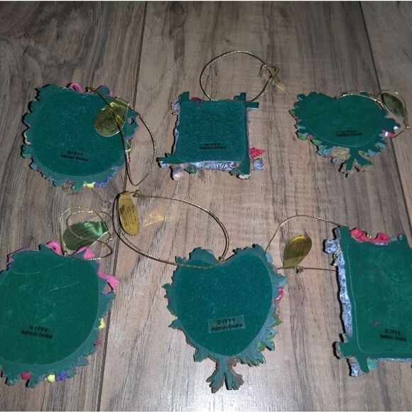 Vintage Heirloom Ornaments from Ashton Drake “Christmas in the Woods” 6 Piece. - Picture 9 of 10